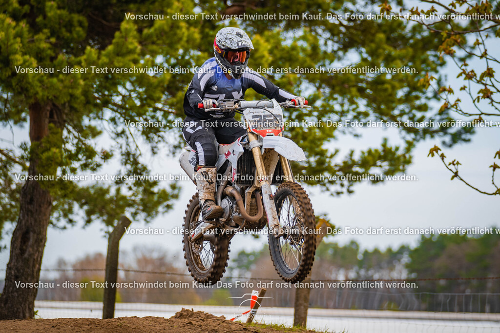 04_13_Bensdorf_Ladies-1557 | Sportfotografin aus Berlin-Brandenburg mit Fokus auf Motocross. Ich halte deine sportliche Leistung und echte Emotionen auf und neben der Strecke professionell fest. Entdecke die Fotos von deinem Rennen und bestelle sie direkt hier im Shop.