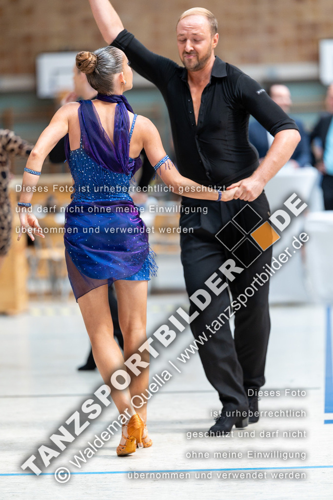 20240810-01756 | Hier finden Sie Tanz Bilder vom Latein und Standard Formationen tanzen. Sportbilder vom Tanzsport. Schöne Fotos und von Weltmeisterschaft, Europameisterschaft, Bundesliga, Regionalliga, Oberliga und Landesliga sowie von GOC Stuttgart, DanceComp, WM Bremen