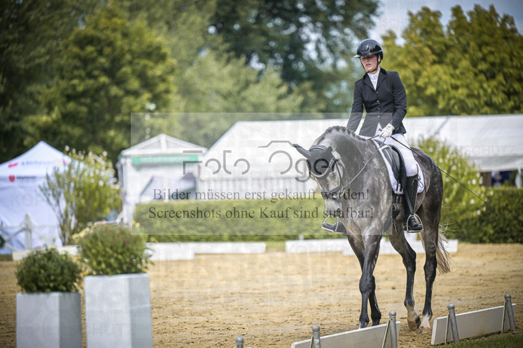 DOS_2273 | Entdecke hochwertige Reitturnierfotos von Foto Oger. Professionell, emotional und authentisch – jetzt Lieblingsmomente im Shop bestellen.Deutschlandweite Turnierfotografie. - Realisiert mit Pictrs.com