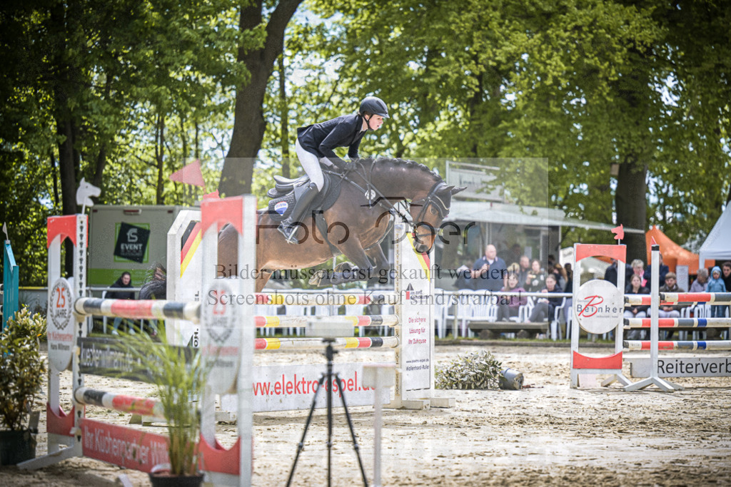 DOS_7811 | Entdecke hochwertige Reitturnierfotos von Foto Oger. Professionell, emotional und authentisch – jetzt Lieblingsmomente im Shop bestellen.Deutschlandweite Turnierfotografie. - Realisiert mit Pictrs.com