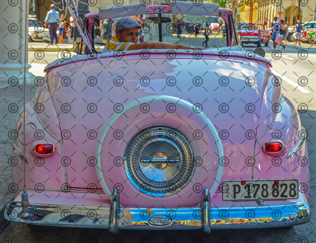 RGE_9305r | Amerikanischer Oldtimer in Havanna.   Fotograf: Ralf Gebhardt - Realisiert mit Pictrs.com