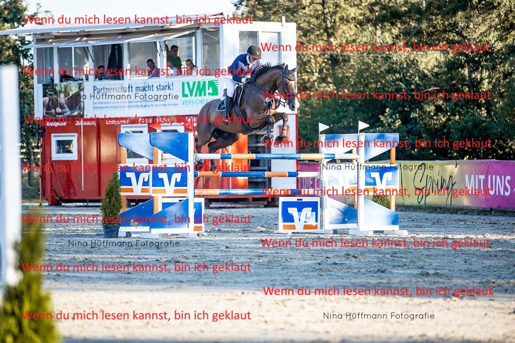 BK1A8555 | Turnierbilder Turnierfotos Nina Hüffmann Turnierfotografie Pferdefotografie Tierzeichnung Haustierzeichnung Pferdezeichnung Hundezeichnung Videograf  - Realisiert mit Pictrs.com
