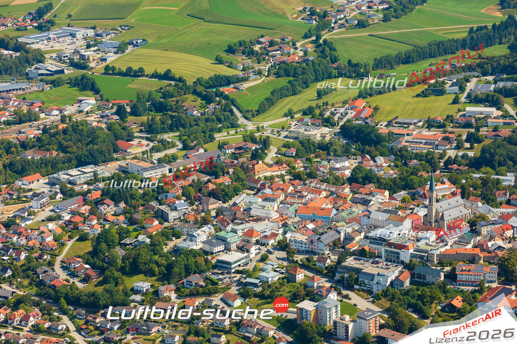 Luftaufnahme von  Waldkirchen - Die Luftaufnahme wurde 2025 vom UL-Flugzeug heraus erstellt ( keine Drohne ) - Hochauflösende Luftaufnahme - für professionelle Ausdrucke geeignet. Die Geschenkidee !Mit Lizenz und Bildrechte bestellbar