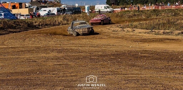_DSC6371_ergebnis | 
Natürlich, hier ist eine Meta-Beschreibung, die sich aus dem Text ableitet:

Entdecke die Welt der Fotografie durch die Linse von Justin Wenzel, einem 23-jährigen Fotografen, der seit 2016 seine Leidenschaft für die Kunst entfaltet. Von Portraits über Ti - Realisiert mit Pictrs.com