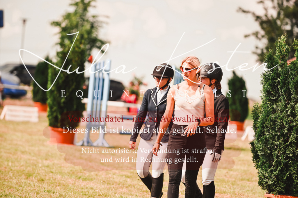 DSC_7298 | Pferde- und Turnierfotografie in Westsachsen. Pferdeportraits, Auftragszeichnungen und intuitive Kunst.