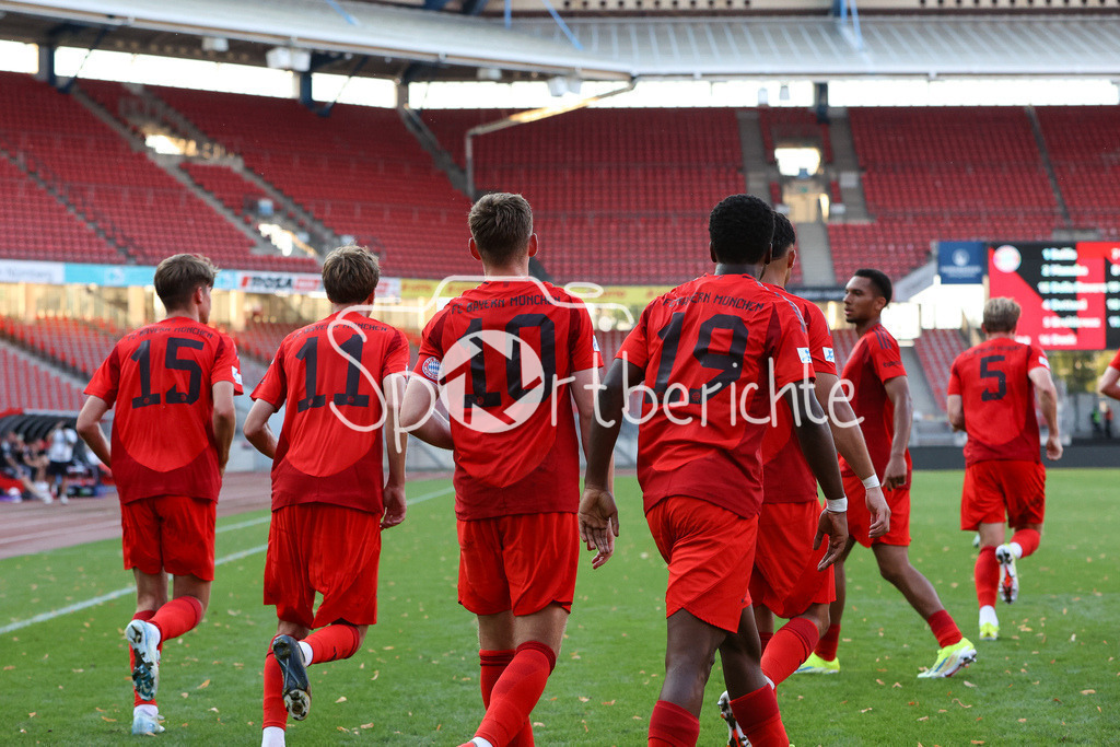 1. FC Nürnberg II - FC Bayern Amateure | Jubel nach dem Treffer zum 1-1 durch Timo Kern (FCB #10) / Treffer / Freude / Torschuezte