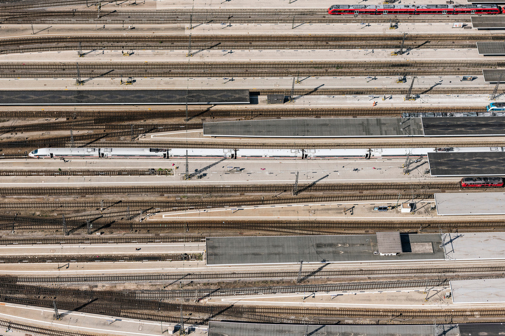 dr__dsc9110.jpg | MüNCHEN 07.05.2018 Gleisverlauf und Gebäude des Hauptbahnhofes der Deutschen Bahn in München im Bundesland Bayern, Deutschland. // Track progress and building of the main station of the railway in Munich in the state Bavaria, Germany. Foto: Daniel Reiter