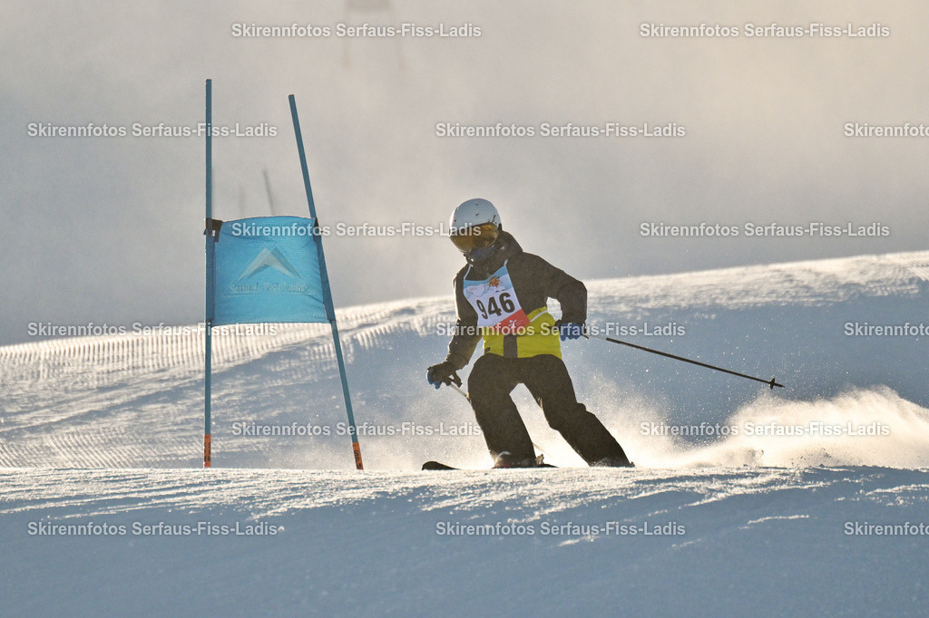 SRF_25.12.2025_0378 | Skirennfotos,Serfaus,Fiss,Ladis,Kinderskirennen,Winter,Tirol,Oberland,skirace,SFL,feelfree,weil wir's genießen,ski,Ski,skifahren,Sonnenplateau, - Realisiert mit Pictrs.com