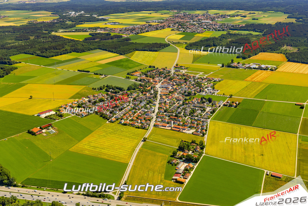 Aktuelles Luftbild von  Brunnthal - Die Luftaufnahme wurde 2022 mittels UL-Flugzeug erstellt ( keine Drohne ) - hochauflösende Kamera-Systeme von  Canon -Beste Qualität - Für grossformatige Ausdrucke geeignet. Die Geschenkidee !