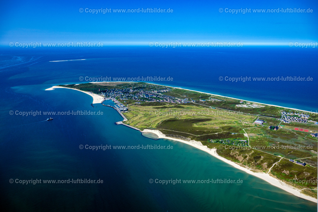 Sylt_Hörnum_ELS_2968210625 | HöRNUM (SYLT) 21.06.2025 Ortsansicht der Straßen und Häuser der Wohngebiete in Hörnum (Sylt) auf der Insel Sylt im Bundesland Schleswig-Holstein, Deutschland. Weiterführende Informationen bei: Sylt Marketing GmbH. // Town View of the streets and houses of the residential areas in Hoernum (Sylt) on Island Sylt in the state Schleswig-Holstein, Germany. Further information at: Sylt Marketing GmbH. Foto: Martin Elsen