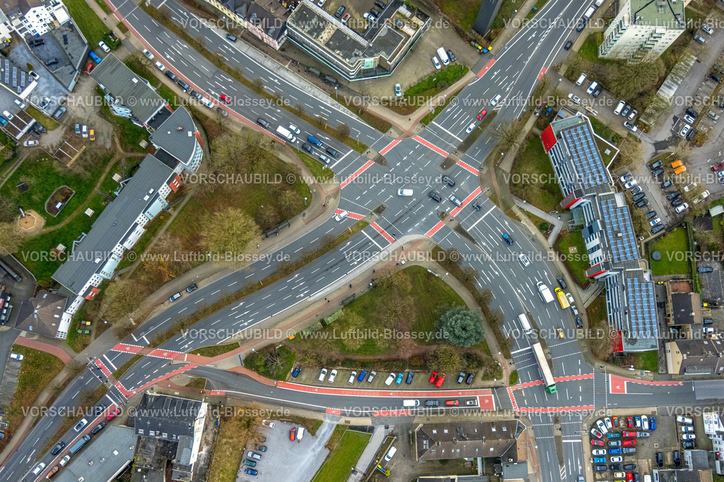 Velbert251201101 | , Luftbild, Straßenkreuzung Berliner Straße und Rheinlandstraße mit rot markierten Radwegen, Straßenverkehr in Velbert, Bergisches Land, Nordrhein-Westfalen, Deutschland