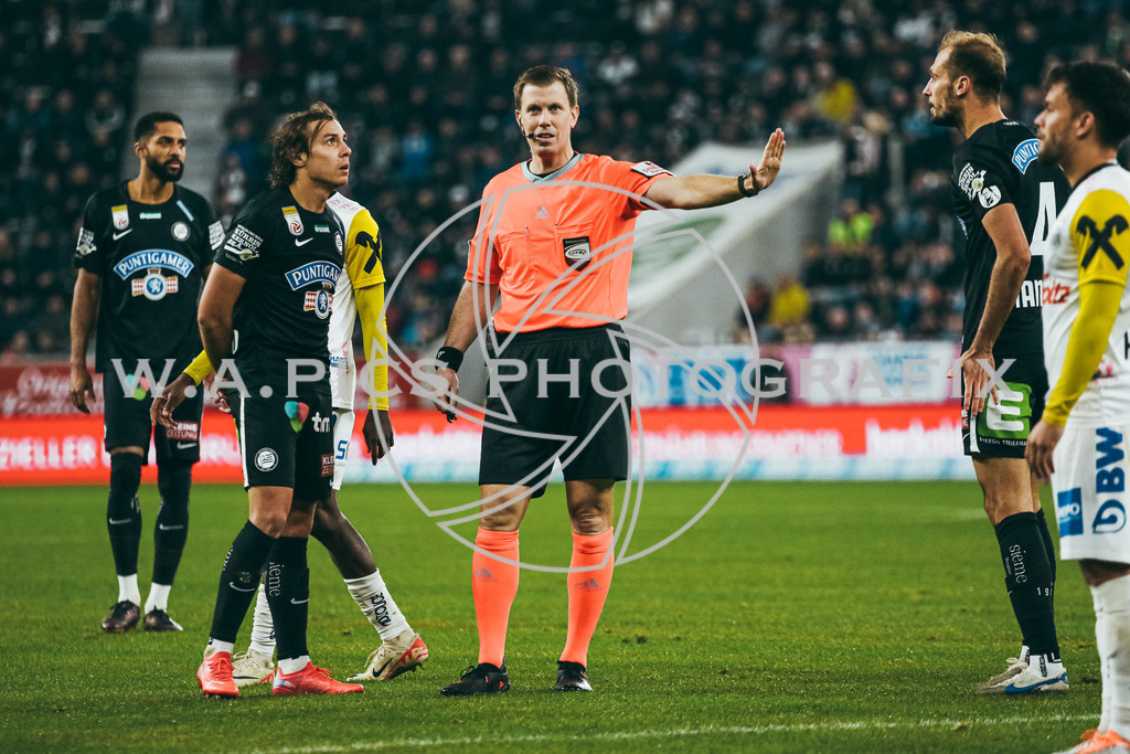 LASK Linz - SK STURM GRAZ | LINZ,AUSTRIA,05.NOV.23 - ADMIRAL BUNDESLIGA, LASK LINZ - SK STURM GRAZ, Image shows: the referee.
Photo: Sportmediapics.com/ Andreas Willdoner