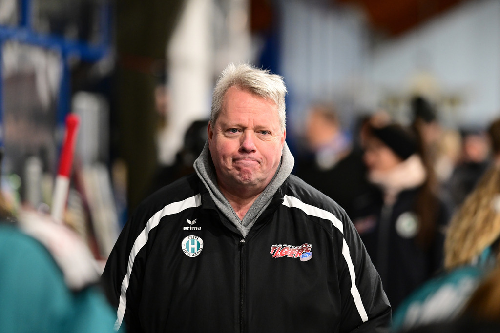 Eishockey I Frauen I Saison 2023-2024 I Testspiel I TuS Harsefeld Tigers - Crocodiles Hamburg | Der Sportfotograf. - Realisiert mit Pictrs.com
