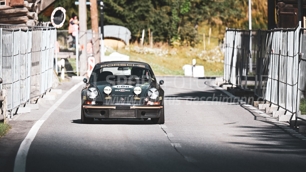 19. Arosa ClassicCar 2023 - 1. September 2023 | 19. Arosa ClassicCar 2023
Arosa, Schweiz
Hänggi Peter aus Frauenfeld mit der Startnummer 608 in einem Porsche 911 Carrera 2, Jahrgang 1990, in der Klasse Demonstration.
@arosaclassiccar, @arosa.official, #arosaclassiccar, #arosa, #76curves, #classiccar
Bild: Sportfotografie Markus Aeschimann | www.markus-aeschimann.ch - Realisiert mit Pictrs.com
