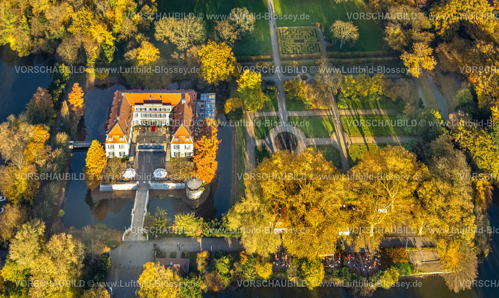 Gelsenkirchen251103487 | Luftbild, Schloss Berge, Wasserburg und Schlosspark, herbstliche Bäume, Buer, Gelsenkirchen, Ruhrgebiet, Nordrhein-Westfalen, Deutschland