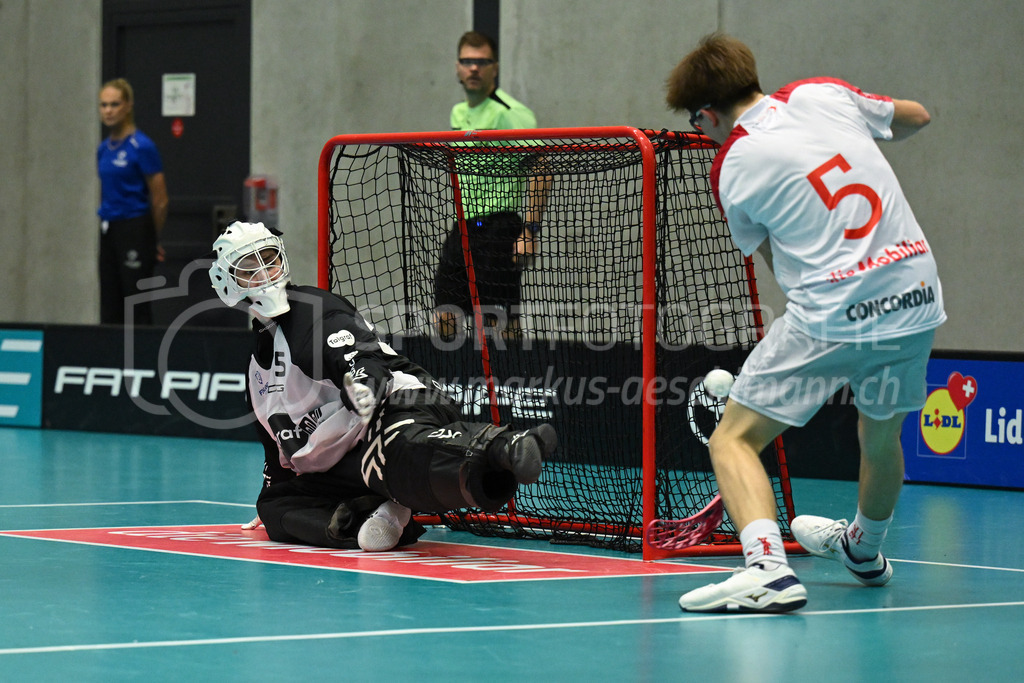 Switzerland U19 vs Finland U19 - 3. February 2024 | Switzerland U19 vs Finland U19
U19 Men International Matches in Switzerland
GoEasy Arena, Siggenthal Station
Big opportunity for Switzerland forward #5 Severin Schmid against Finland goalkeeper #35 Jonni Ohvo.
Credit: Markus Aeschimann | <a href="https://www.markus-aeschimann.ch">Sportfotografie Markus Aeschimann</a> | <a href="https://www.instagram.com/sportfotografie.aeschimann">@sportfotografie.aeschimann</a> - Realisiert mit Pictrs.com