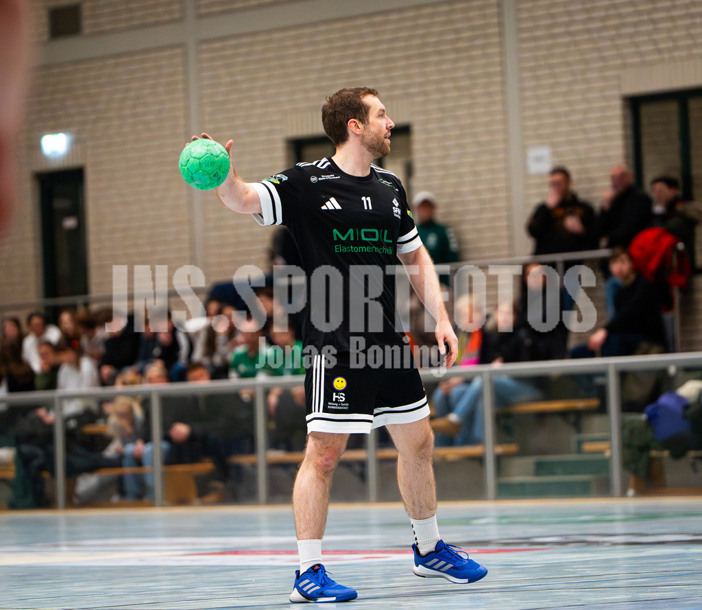 Handball I Herren I Saison 2025-2026 I Verbandsliga West I 13. Runde I SFN Vechta - HSG Varel II I 7450 | Nils Streibel (11, SFN Vechta) - Realisiert mit Pictrs.com