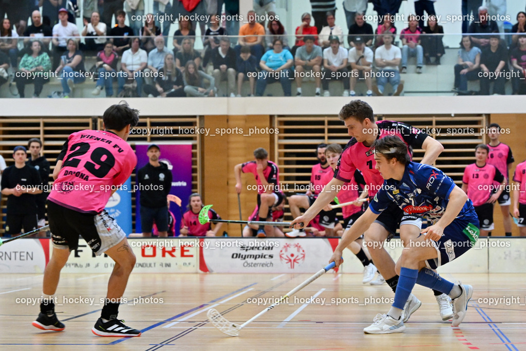 VSV Unihockey vs. Wiener Floorball Verein | #29 Jonas-Justus Dopona Wiener Floorballverein, #27 Lukas Floriantschitz VSV Unihockey, #7 SCHEIDL Peter Wiener Floorballverein, VSV Unihockey vs. Wiener Floorball Verein, VSV Unihockey vs. Wiener Floorball Verein am 18.05.2025 in Villach (Ballspielhalle St. Martin), Austria, (Photo by Bernd Stefan)