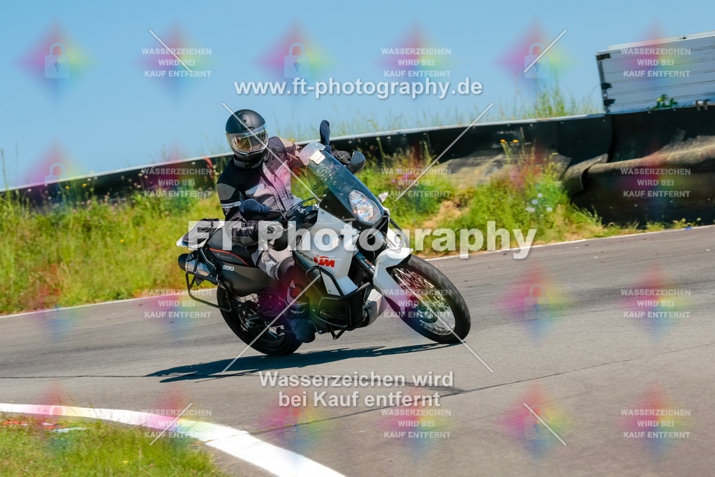 Moto-TeamOBK-22443 | Hier findet Ihr Bilder von Touristenfahrten auf der Nürburgring Nordschleife oder von anderen Veranstaltungen die ich besucht habe. Viel Spass beim Durch Schauen 