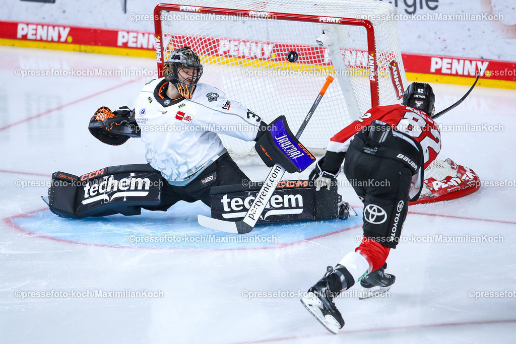 Koe16022401023 | 16.02.2024, Köln, Eishockey, Penny DEL, 46. Spieltag, Lanxess-Arena, Kölner Haie - Löwen Frankfurt: Torhüter Julius Hudacek (Löwen Frankfurt) verteidigt gegen Alexander Grenier (Kölner Haie)