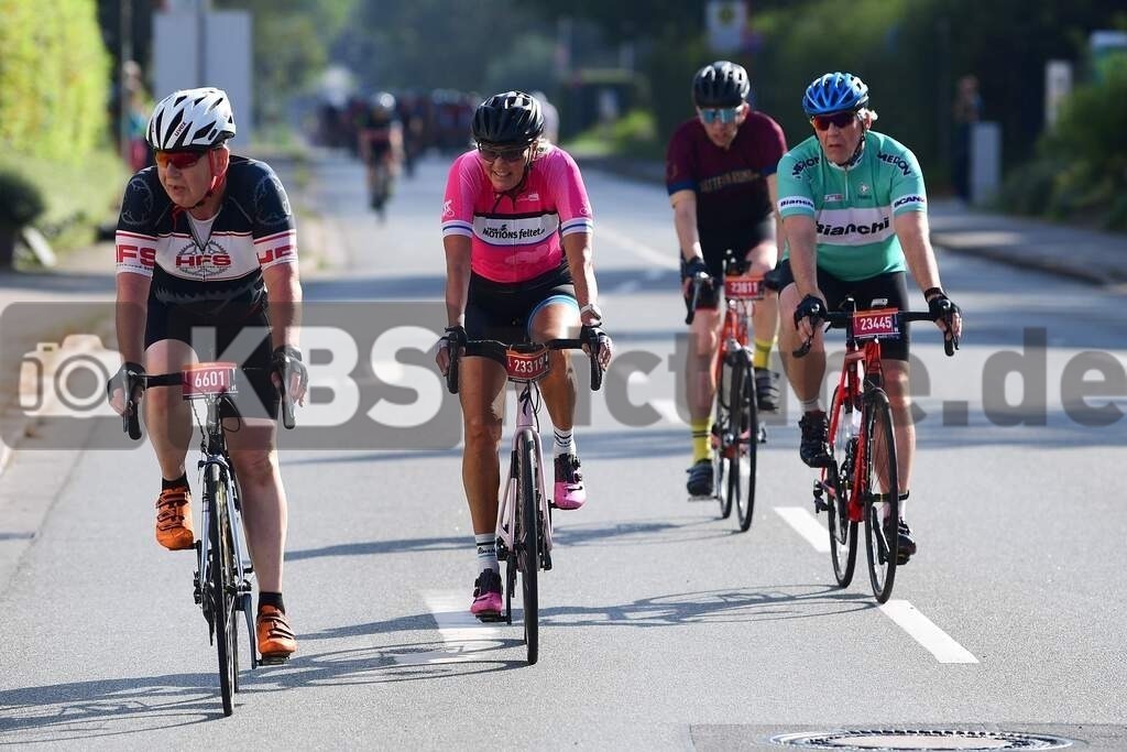 KBS Picture_Cyclassics-Hamburg2023_200823_047 | Cyclassics auf der Hauptstrasse in Rellingen ,Bemer Cyclassics Hamburg Radrennen 2023 , Durch Hamburg und Schleswig-Holsten ,UCI-WorldTour-Rennen Profi-Elite Herren ca.200KM , Amateurradfahrer Jedermann Rennen 60KM ,Amateurradfahrer Jedermann Rennen 100KM , - Realisiert mit Pictrs.com