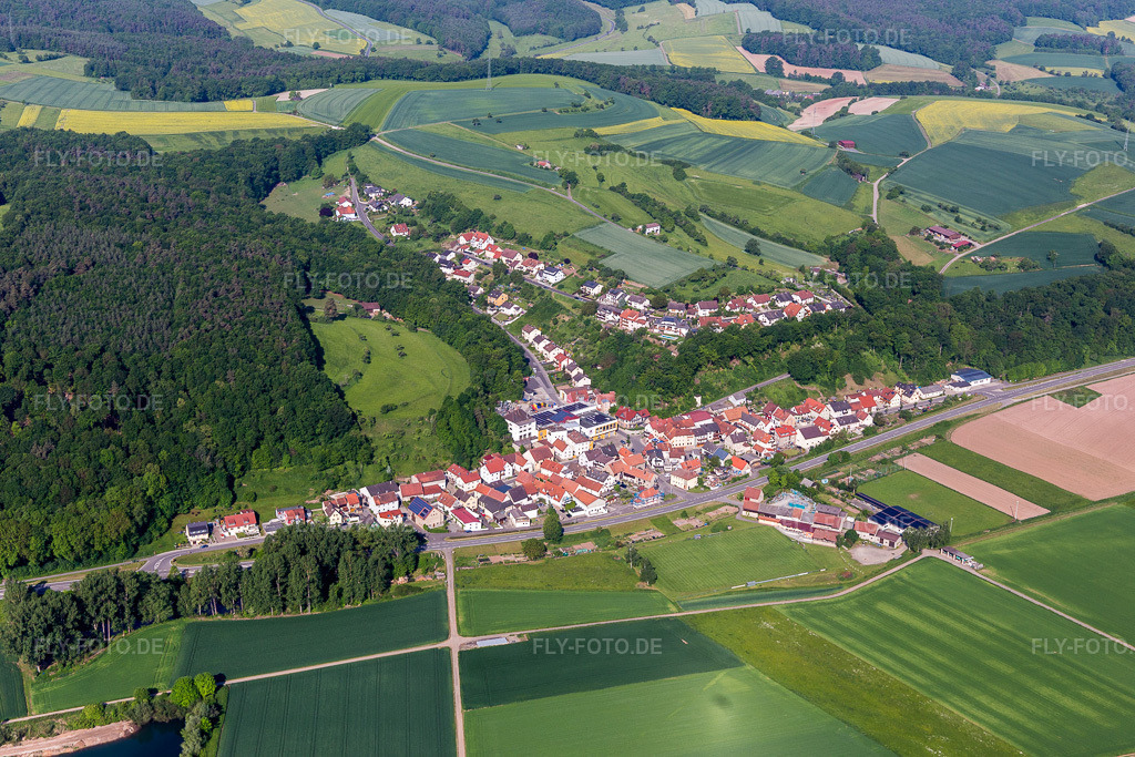Luftbild: Ortsansicht aus Nordosten im Ortsteil Roßstadt in Eltmann im Bundesland Bayern in Deutschland. Foto: IMG_099844.jpg vom 25.05.2017 durch Werner Riehm/FLY-FOTO.de