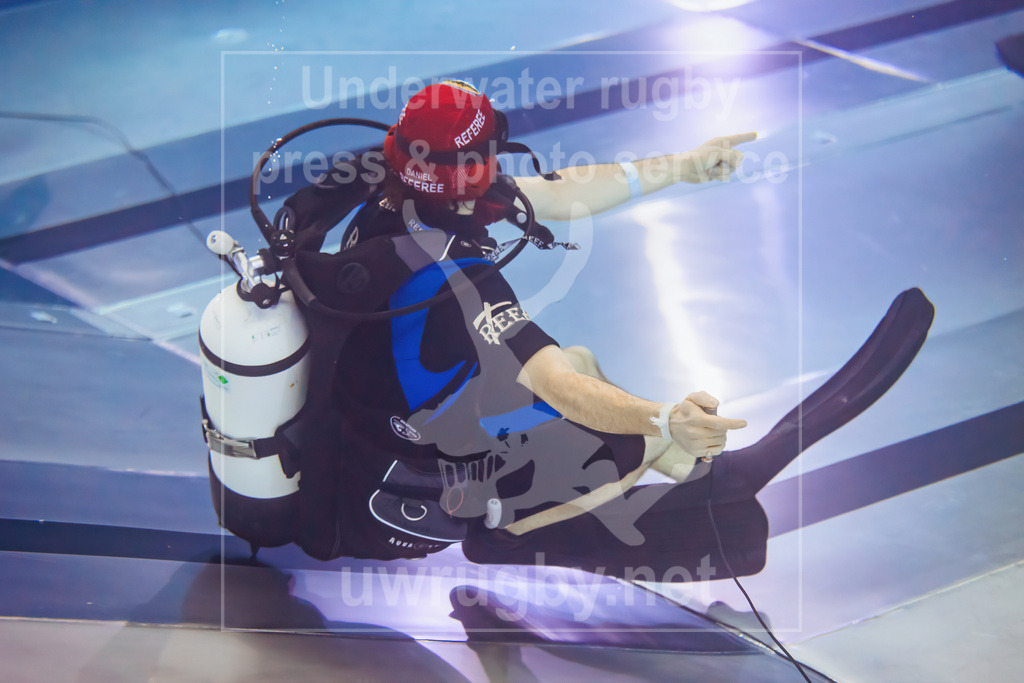 Landesliga Bayern 2023 - 1. Spieltag | Einer der beiden Unterwasser-Schiedsrichter - Realisiert mit Pictrs.com