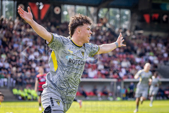 German 3rd Division, Viktoria Koeln vs. Alemannia Aachen, 10.05.2026 | KOELN, GERMANY - MAY 10, 2026: Faton Ademi (Alemannia Aachen, 36) celebrates scoring his team's first goal with teammates during the 3rd division match on gameday 37 between Viktoria Koeln vs. Alemannia Aachen at the Sportpark Hoehenberg on May 10, 2026 in Koeln, Germany. DFL REGULATIONS PROHIBIT ANY USE OF PHOTOGRAPHS AS IMAGE SEQUENCES AND/OR QUASI-VIDEO.
