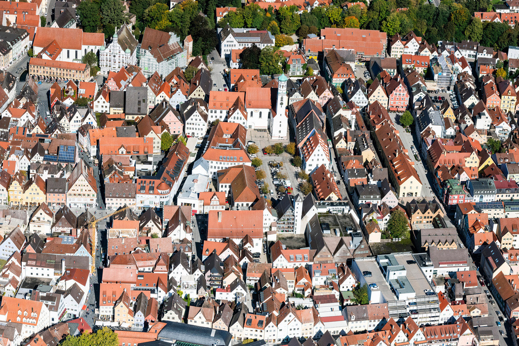 dr__0038515.jpg | MEMMINGEN 11.10.2019 Altstadtbereich und Innenstadtzentrum in Memmingen im Bundesland Bayern, Deutschland. // Old Town area and city center in Memmingen in the state Bavaria, Germany. Foto: Daniel Reiter