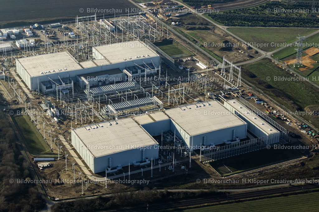 Luftbild Meerbusch-9029 | Luftbildfotografie Baustellen- Gelände zum Neubau des Umspannwerkes, Konverters zur Spannungs- Wandlung und elektrischen Strom- Versorgung an der Straße Alte Landwehr in Osterath im Bundesland Nordrhein-Westfalen, Deutschland. - Realized with Pictrs.com