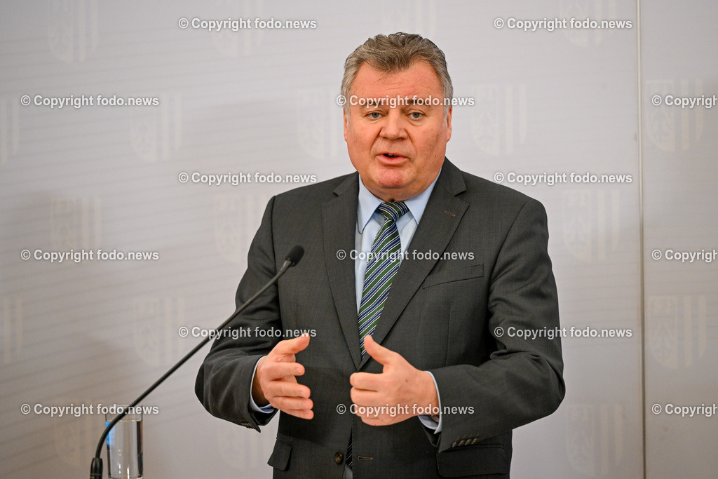 Pressekonfernz Land Ooe_ Einigung zur Westspange Steyr_ 26.01.2024-21 | 26.01.2024, Linz, AUT, Pressekonferenz Land Ooe, Einigung zur Westspange Steyr - Praesentation der verkehrlichen Wirkungsanalyse im Bild LR Guenther Steinkellner (FP)