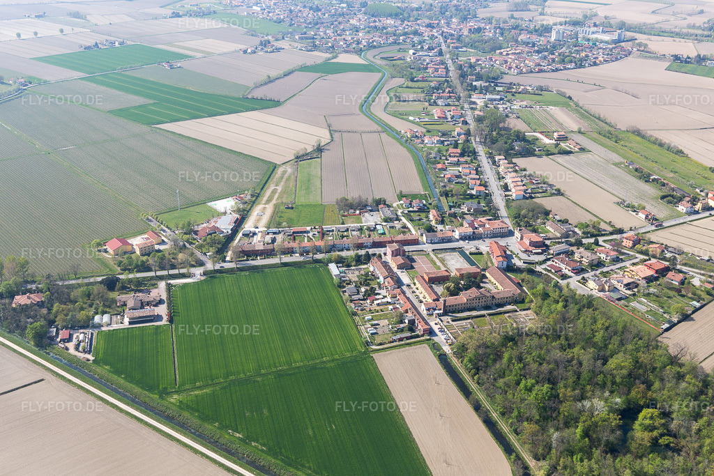 Luftbild: Ortsansicht in Alvisopoli im Bundesland Venetien in Italien. – Foto: IMG_098145.jpg vom 03.04.2017 durch Werner Riehm/FLY-FOTO.de – Auflösung des Originals: 4988 x 3326 px