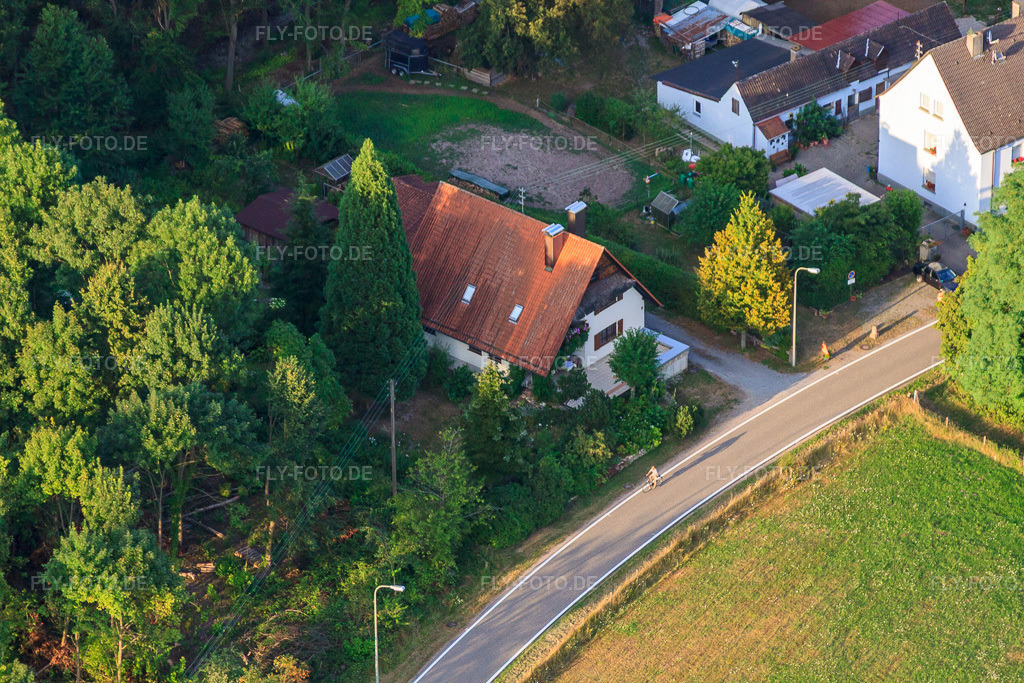 Luftbild: Haus am Waldrand im Ortsteil Bienwaldmühle in Scheibenhardt im Bundesland Rheinland-Pfalz in Deutschland. Foto: IMG_59039.jpg vom 04.08.2013 durch Werner Riehm/FLY-FOTO.de