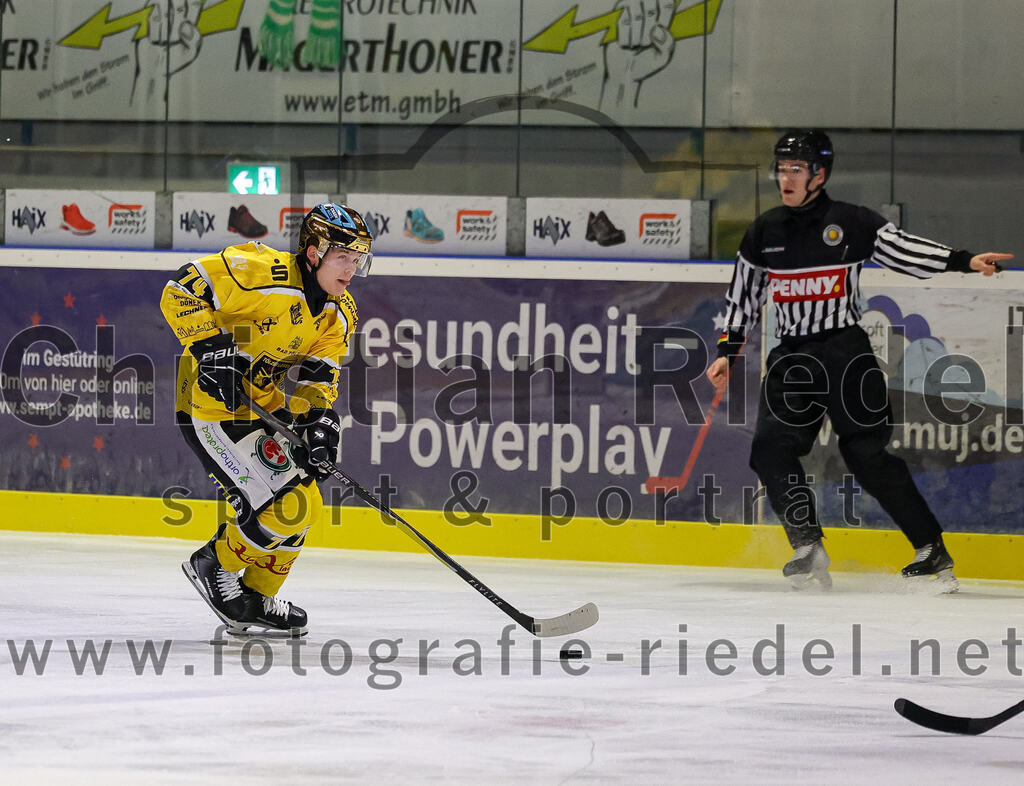 2025-10-28_054_TSV_Erding_gegen_Toelzer_Loewen | Erding, Deutschland, 28.10.2025:Eishockey, Oberliga Süd 2025 / 2026, 13. Spieltag, TSV Erding gegen Tölzer Löwen, Endergebnis: 2:5Ludwig Nirschl (Tölzer Löwen, #74)Foto: Christian Riedel / fotografie-riedel.net