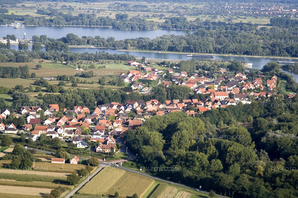 Aerial view: View of the town in Munchhausen in the state Bas-Rhin, France.Photo: IMG_8092.jpg taken on 09/15/2007 by Werner Riehm/FLY-FOTO.comResolution of the original: 3456 x 2304 px