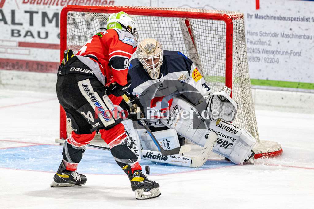 TSV Peißenberg Miners vs HC Landsberg Riverkings | Eishockey Bayernliga 2023/2024, TSV Peißenberg Miners vs HC Landsberg Riverkings,
Torchance Moritz Birkner (Miners 95),
2023-10-22 in Peißenberg (Eisstadion)
95 Moritz Birkner (Miners 95), 33 Michael GÜßBACHER (HCL Goali 33)
Copyright: WolfgangxLindner foto-lindner.de