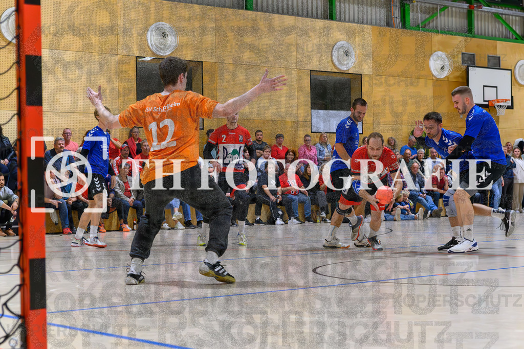 GER, SG Maulburg/Steinen - HSV Schopfheim, Handball, Landesliga, 4. Spieltag, Saison 2023/2024, 14.10.2023 | Jonas Hagist (HSV Schopfheim, #12), Daniel Winkelbeiner (SG Maulburg/Steinen, #15)

GER, SG Maulburg/Steinen - HSV Schopfheim, Handball, Landesliga, 4. Spieltag, Saison 2023/2024, 14.10.2023

Foto: TH Fotografie/Thomas Hess