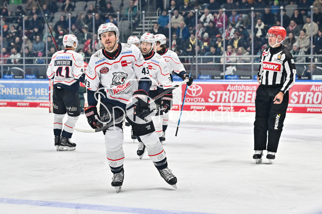 Augsburger Panther - Nürnberg Ice Tigers | AUGSBURG, GERMANY - 28. NOVEMBER: Jubel der Gäaste nach dem Treffer zum 0-1 durch Greg MEIRELES (Nürnberg Ice Tigers 43) / Tor / Torschuetze / Freude / Happy / beim Ligaspiel zwischen den Augsburger Panthern und den Nürnberg Ice Tigers am 23. Spieltag der Penny DEL im Curt Frenzel Stadion