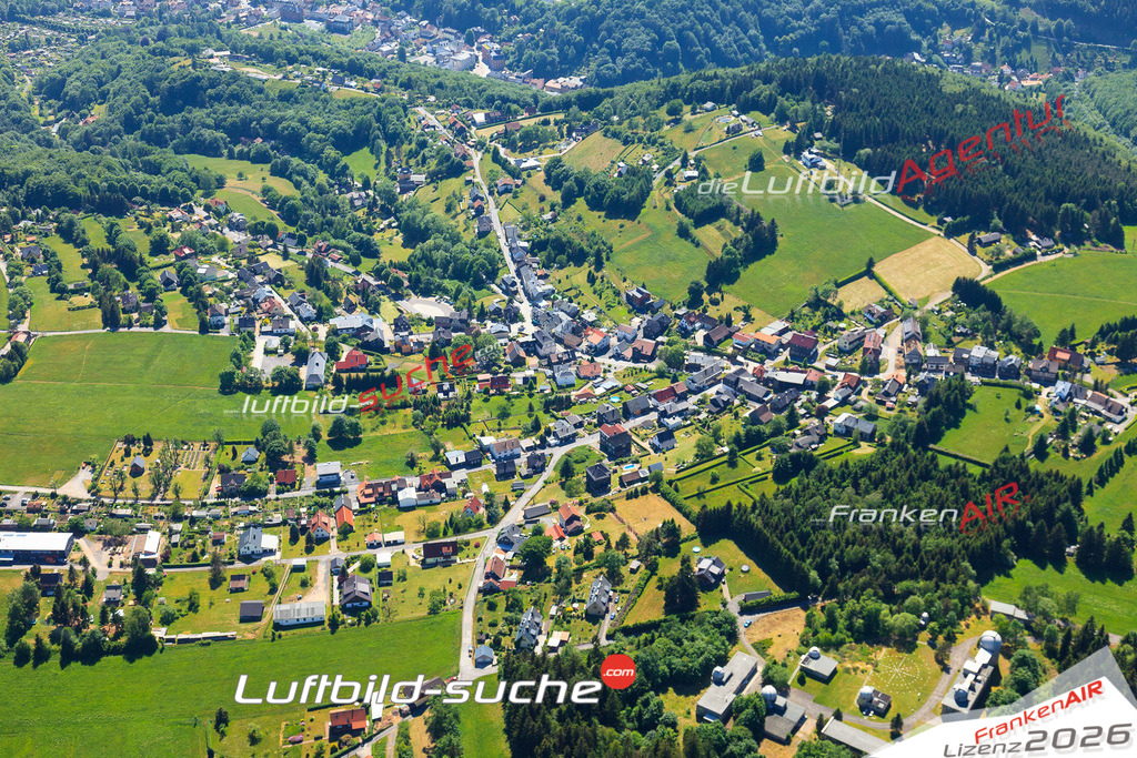 Die Luftaufnahme der Stadt Sonneberg wurde vom UL-Flugzeug heraus erstellt ( keine Drohne )- hohe Auflösung für beste Qualität