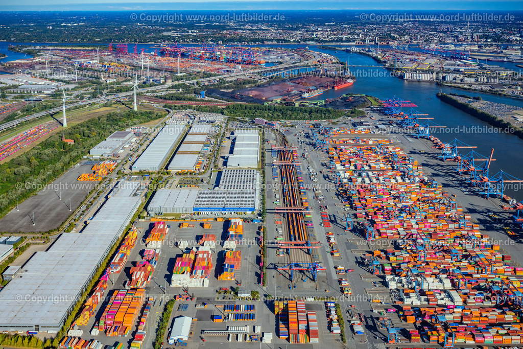 Hamburg_Altenwerder_ELS_9327250925 | HAMBURG 25.09.2025 Containerterminal HHLA Container Terminal Altenwerder (CTA) am Ufer der Elbe im Stadtteil Altenwerder in Hamburg. Weiterführende Informationen bei: Hafen Hamburg Marketing e.V. (HHM). // Container Terminal HHLA Container Terminal Altenwerder (CTA) on the Elbe riverbank in the Altenwerder part of Hamburg in Germany. Further information at: Hafen Hamburg Marketing e.V. (HHM). Foto: Martin Elsen