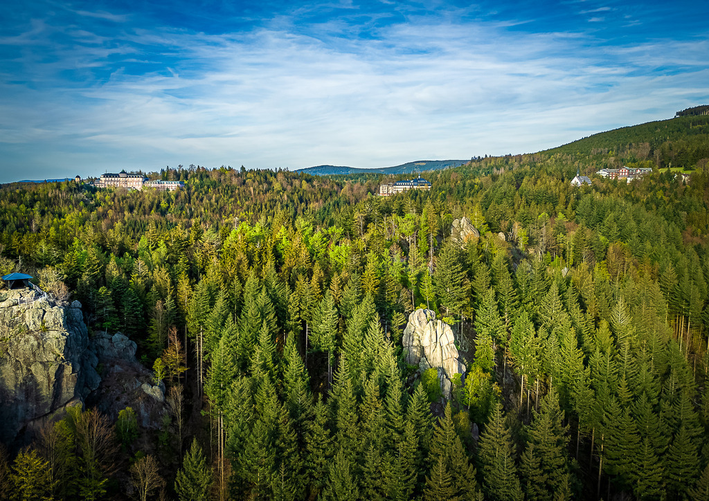 MPI_Sehenswürdigkeiten_0031 | Herta Hütte bei Bühlertal mit Bühlerhöhe, Grundig Klinik und Kurhaus Plättig im Hintergrund - Realisiert mit Pictrs.com