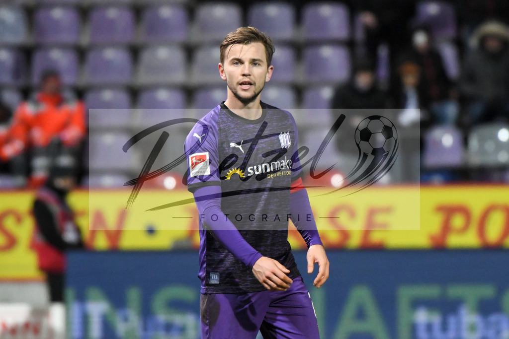 20200129_OSNSVS_0069JPG | Fußball, Herren: David Blacha (VfL Osnabrück) schaut beim Spiel der 2. Bundesliga zwischen VfL Osnabrück vs. SV Sandhausen am 29.01.2020 im Stadion an der Bremer Brücke in Osnabrück, Deutschland.(Foto von Nico Paetzel) - Realisiert mit Pictrs.com