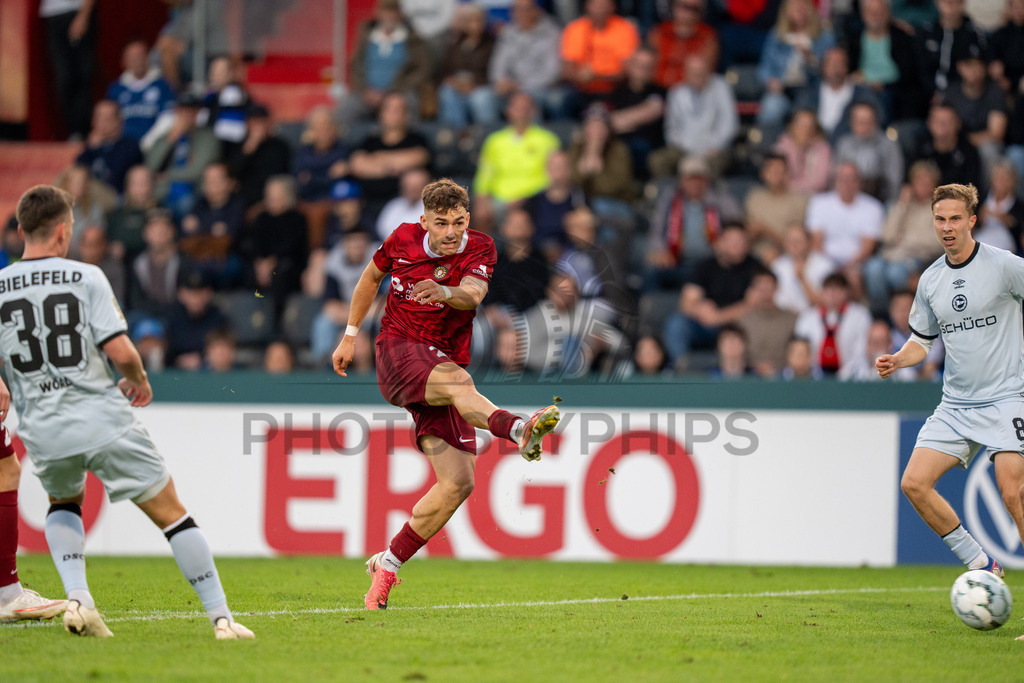 SG Sonnenhof Großaspach vs. Arminia Bielefeld, Fussball, DFB-Pokal, 1. Runde, 22.08.2026 | Luca Molinari (SG Sonnenhof Großaspach, #21),SG Sonnenhof Großaspach vs. Arminia Bielefeld, Fussball, DFB-Pokal, 1. Runde, 22.08.2026,DFB regulations prohibit any use of photographs as image sequences and/or quasi-video