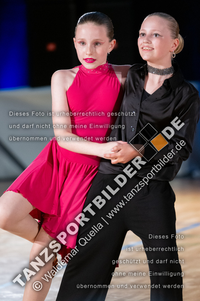 20250503-00623 | Hier finden Sie Tanz Bilder vom Latein und Standard Formationen tanzen. Sportbilder vom Tanzsport. Schöne Fotos und von Weltmeisterschaft, Europameisterschaft, Bundesliga, Regionalliga, Oberliga und Landesliga sowie von GOC Stuttgart, DanceComp, WM Bremen
