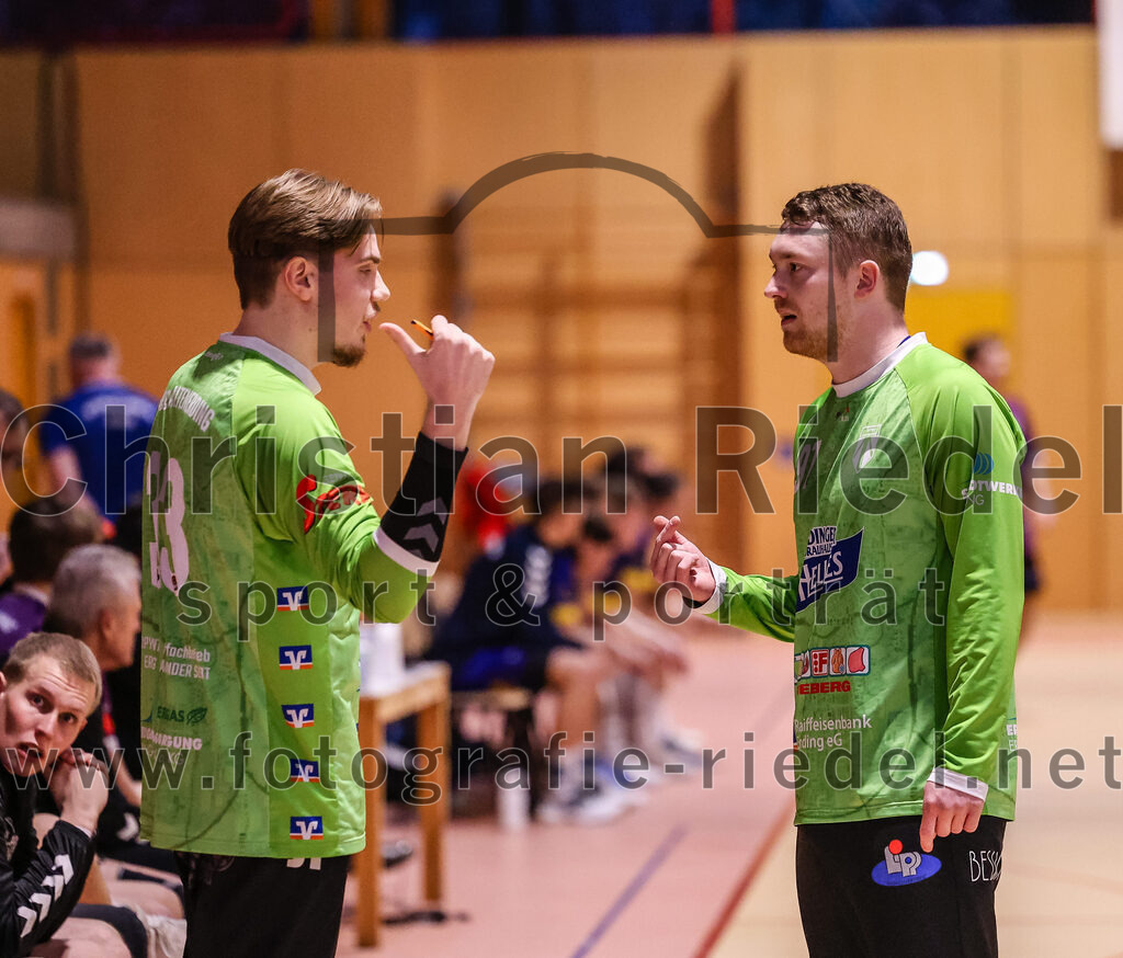 2024-12-14_069_SpVgg_Altenerding_gegen_MTV_Pfaffenhofen | Erding, Deutschland, 14.12.2024:Handball, Bezirksoberliga Männer 2024 / 2025, 10. Spieltag, SpVgg Altenerding gegen MTV Pfaffenhofen, Endergebnis: 32:30Torwart Jannik Fleps (SpVgg Altenerding, #33), Torwart Ferdinand Mayer (SpVgg Altenerding, #97)Foto: Christian Riedel / fotografie-riedel.net