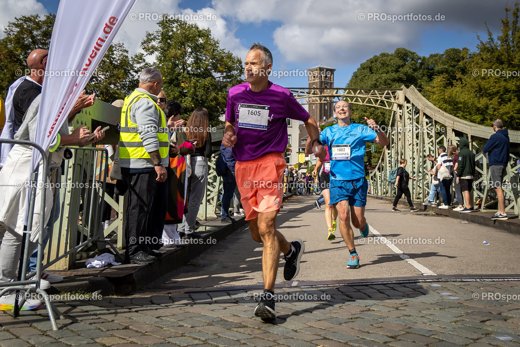 44. Kölner Brückenlauf; Koeln, 14.09.25 | Impressionen vom 44. Kölner Brückenlauf am 14.09.25 am Schokoladenmuseum in Koeln. Foto: BEAUTIFUL SPORTS/Leah Kohring