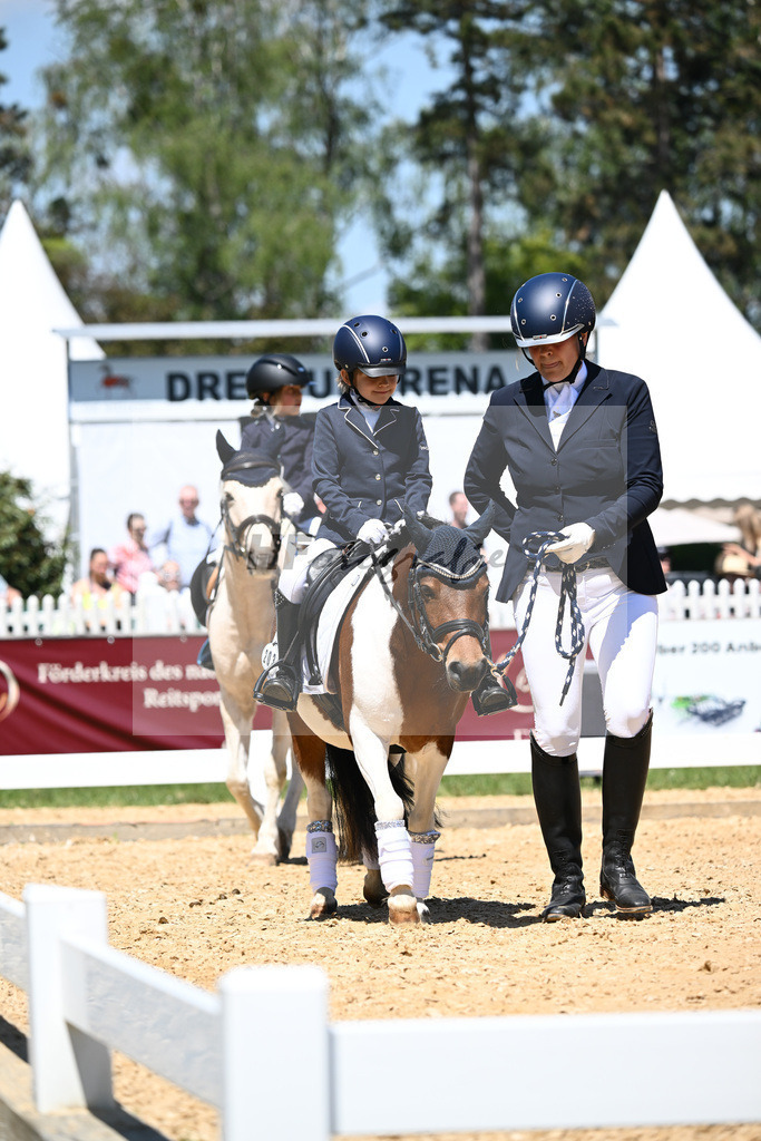 Pony-Fuehrzuegel-WB Nuernberger Burg-Pokal_12245710 | hf-fotografie - Realizzato con Pictrs.com