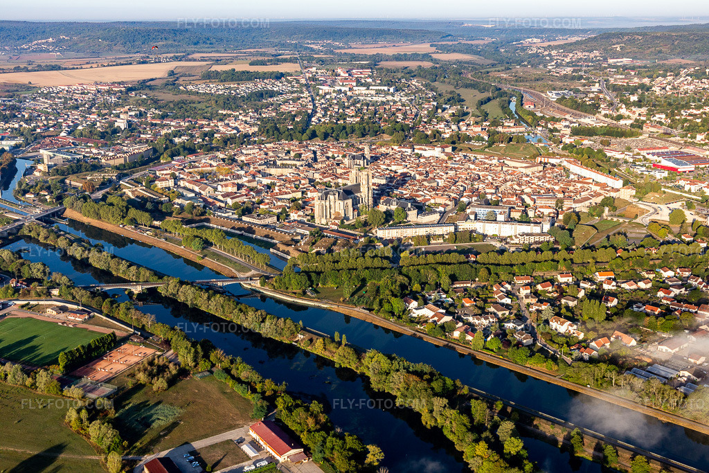 Aerial view: View of the town in Dommartin-lès-Toul in the state Meurthe et Moselle, France.Photo: IMG_118108.jpg taken on 09/15/2019 by Werner Riehm/FLY-FOTO.comResolution of the original: 5472 x 3648 px