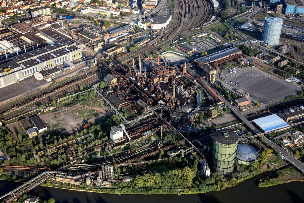 3070521 | Die Völklinger Hütte ist das weltweit einzige vollständig erhaltene Eisenwerk weltweit.Es ist das erste Industriedenkmal dieser Epoche, das in die Welterbeliste der UNESCO aufgenommen wurde