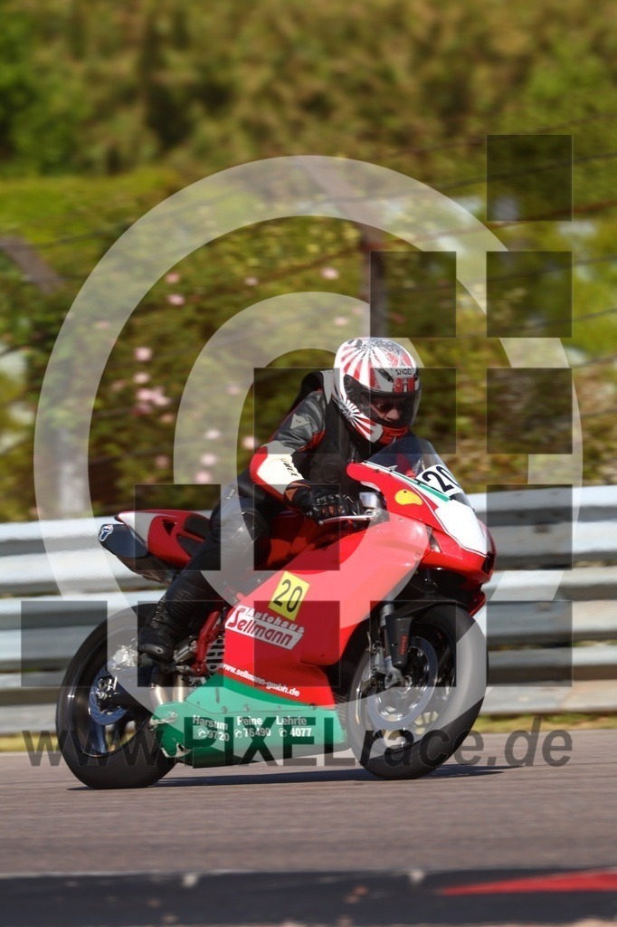 0020-20250527_04546 | Schöne Erinnerungen an spannende Momente - das festzuhalten ist unser Job. PIXELrace.de ist seit 2003 auf den Rennstrecken Europas unterwegs um die Action draußen beim Fahren und die wunderbare Stimmung imm Fahrerlager für euch einzufangen.